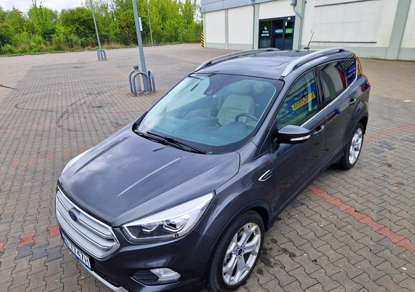 Ford Kuga cena 61900 przebieg: 120000, rok produkcji 2017 z Warszawa małe 211